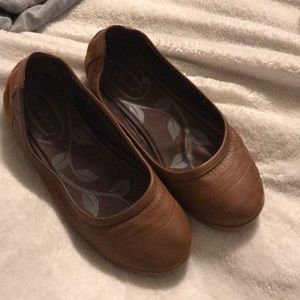 Nurture  tan flats size 8 very lightweight